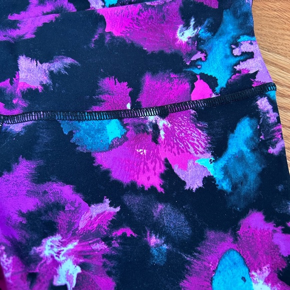 Lululemon Wunder Under Crop - Picture 2 of 6